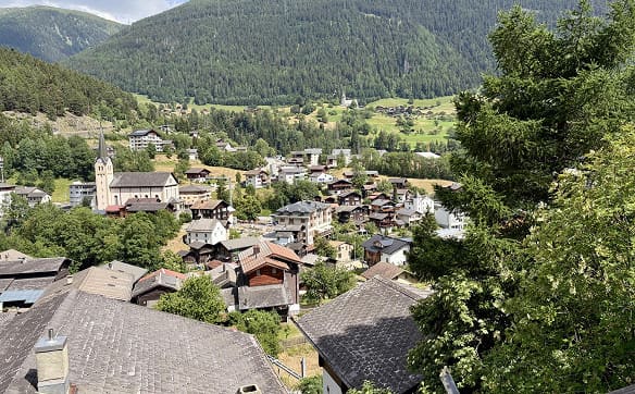 Immobilie in Fiesch - Chalet mit zwei Wohneinheiten im Zentrum von Fiesch - Bild 2