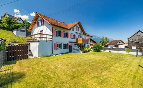 Immobilie in Grabs - Wohnen auf mehreren Ebenen -  Maisonettewohnung mit grosszügiger Te... - Bild 1