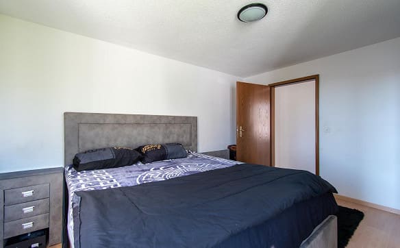 Immobilie in Niederuzwil - Helle 2.5 Zimmer-Wohnung mit zwei Balkonen - Bild 1