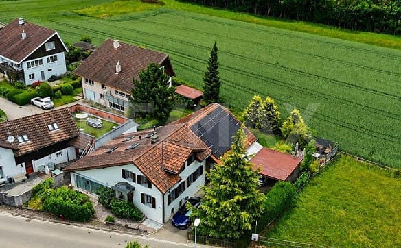 Immobilie in Uezwil - Charmantes Wohnhaus mit bewilligtem Ausbaupotenzial - Bild 0
