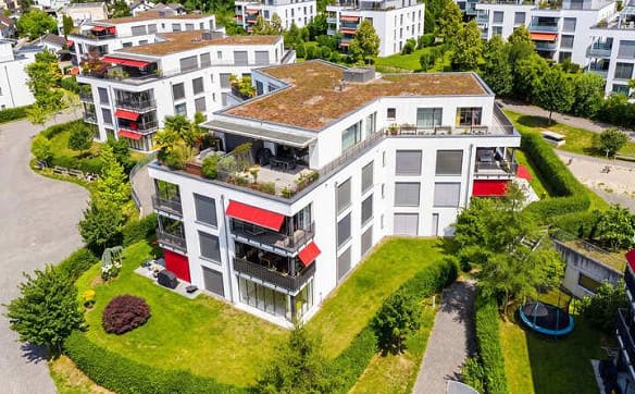 Immobilie in Niederrohrdorf - GROSSZÜGIGE 2.5 ZIMMER WOHNUNG MIT WINTERGARTEN - Bild 0