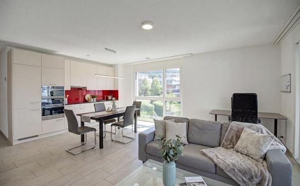Immobilie in Niederrohrdorf - GROSSZÜGIGE 2.5 ZIMMER WOHNUNG MIT WINTERGARTEN - Bild 1