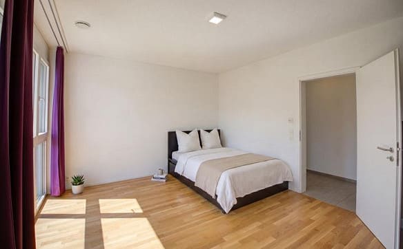Immobilie in Niederrohrdorf - GROSSZÜGIGE 2.5 ZIMMER WOHNUNG MIT WINTERGARTEN - Bild 3