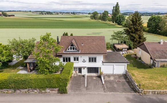 Immobilie in Mattstetten - VIEL PLATZ UND BLICK INS GRÜNE - 5.5 ZIMMER EINFAMILIENHAUS MIT EIN... - Bild 0