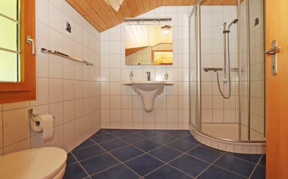 Immobilie in Nidfurn - Freistehendes Wohn- oder Ferienhaus an sonniger und ruhiger Lage in... - Bild 14