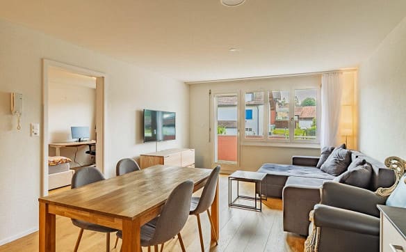 Immobilie in Mörschwil - Modernisierte 2.5-Zimmer-Wohnung mit Balkon & Einzelgarage - Bild 3