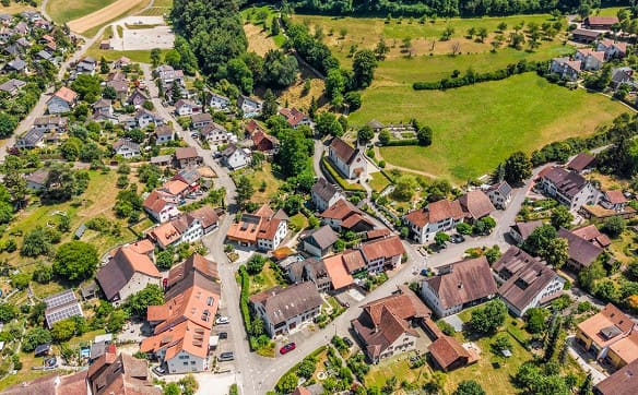 Immobilie in Tenniken - Dorf Idylle, Zentral, viel Potenzial und mit 2.5 Zimmer Einliegerwo... - Bild 1