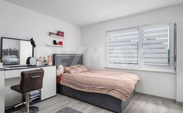 Immobilie in Buttikon Sz - 4.5-Zimmer-Wohnung mit sonnigem Balkon und hochwertiger Ausstattung... - Bild 12