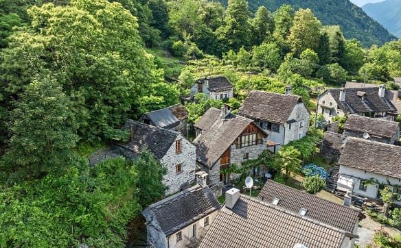 Immobilie in Aurigeno - Authentisches Tessiner Rustico mit Sitzplatz im Maggiatal - Bild 1