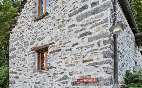 Immobilie in Aurigeno - Authentisches Tessiner Rustico mit Sitzplatz im Maggiatal - Bild 2