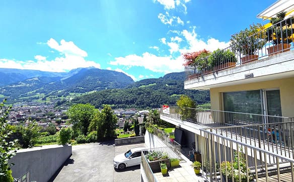 Immobilie in Heiligkreuz - Neuwertige, riesige 5 ½-Zimmer-Terrassenwohnung mit schönstem Talblick - Bild 1