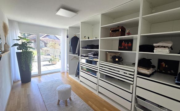 Immobilie in Heiligkreuz - Neuwertige, riesige 5 ½-Zimmer-Terrassenwohnung mit schönstem Talblick - Bild 10