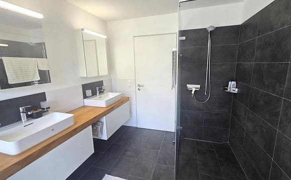 Immobilie in Heiligkreuz - Neuwertige, riesige 5 ½-Zimmer-Terrassenwohnung mit schönstem Talblick - Bild 14