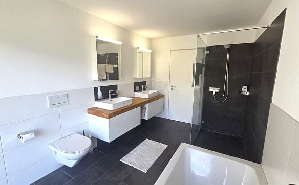 Immobilie in Heiligkreuz - Neuwertige, riesige 5 ½-Zimmer-Terrassenwohnung mit schönstem Talblick - Bild 2