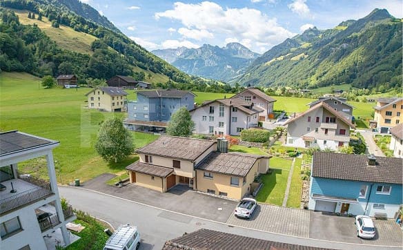 Immobilie in Wolfenschiessen - Wohnen mit Weitblick – Einfamilienhaus mit Einliegerwohnung und gro... - Bild 2