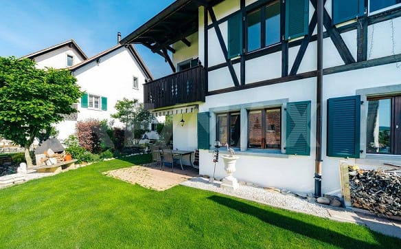 Immobilie in Buchs Zh - Perfekt für Familien – Doppeleinfamilienhaus mit Garten und idealer... - Bild 1