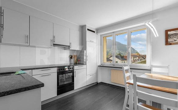 Immobilie in Landquart - Wohnkomfort mit Aussicht - 4 ½ Zimmer-Dachwohnung in gepflegtem Dre... - Bild 2