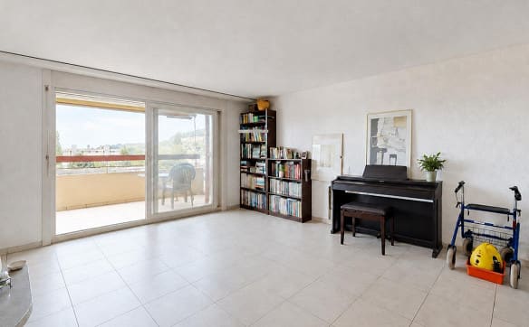 Immobilie in Rüfenacht Be - Gepflegte 3.5 Zimmer Wohnung mit Cheminée und Balkon - Bild 1