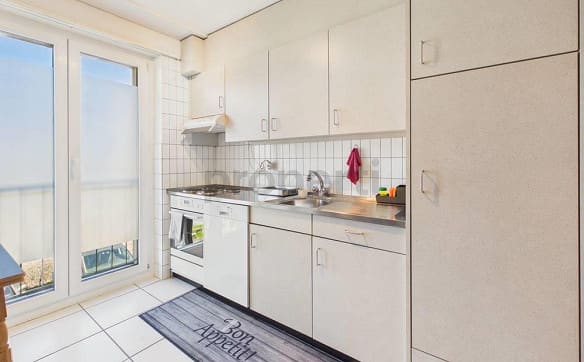 Immobilie in Kriegstetten - Grosser Balkon, moderne Renovation und Parkplätze verfügbar - Bild 1