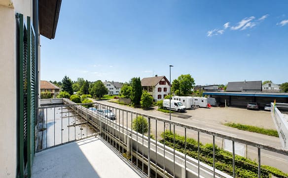 Immobilie in Kriegstetten - Heller Wohnbereich, gemütlicher Balkon und separates Küchenkonzept - Bild 3