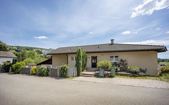 Immobilie in Künten - Attraktives 4,5-Zimmer-Einfamilienhaus an familienfreundlicher Wohnlag - Bild 3