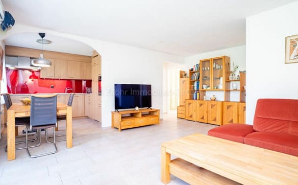 Immobilie in Dorf - 3.5-Zimmerwohnung im Hochparterre mit Balkon und vielseitigen Neben... - Bild 3
