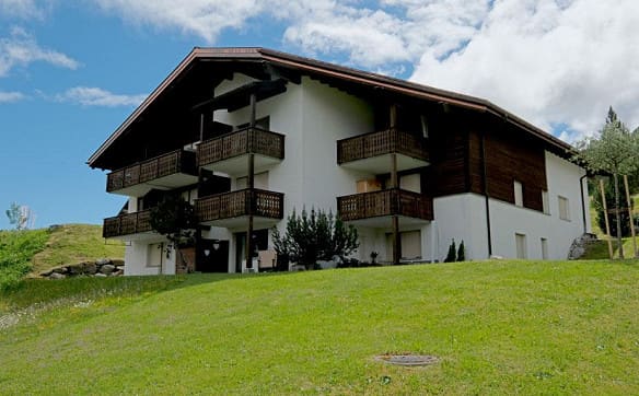 Immobilie in Obersaxen - Die heimelige Wohnung  in Obersaxen mit Ski-in und Ski-out - Bild 0