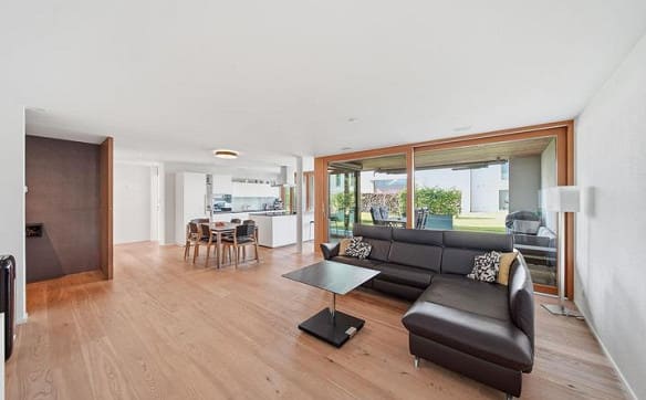 Immobilie in Schüpfheim - 2.5 ZIMMER GARTENWOHNUNG AUF 85 M² - TOPMODERNE ARCHITEKTUR - Bild 1