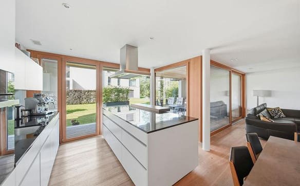 Immobilie in Schüpfheim - 2.5 ZIMMER GARTENWOHNUNG AUF 85 M² - TOPMODERNE ARCHITEKTUR - Bild 2