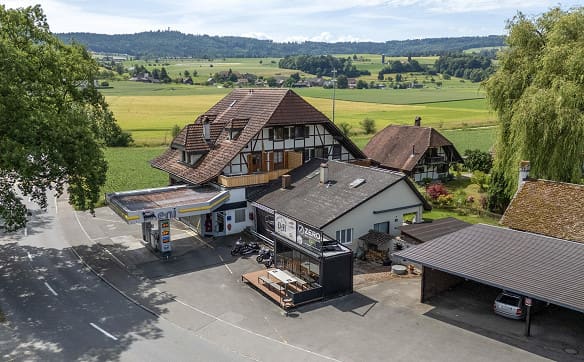 Immobilie in Seedorf Be - Viel Platz, viel Holz, viel Aussicht – 4.5 Zimmer im Berner Seeland - Bild 2