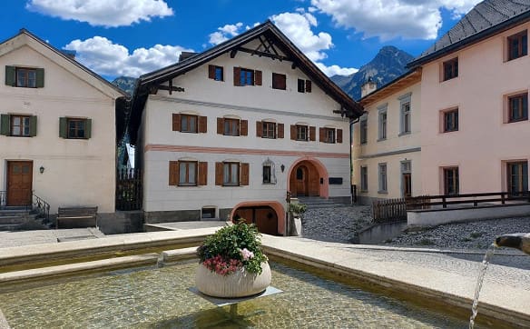 Immobilie in Sent - Traditioneller Charme trifft auf Bergpanorama in Sent - Bild 0