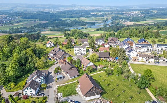 Immobilie in Oberwil-lieli - Altbau-Eckhaus mit grossem Potenzial - Bild 0