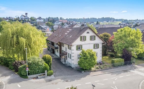 Immobilie in Oberwil-lieli - Altbau-Eckhaus mit grossem Potenzial - Bild 1