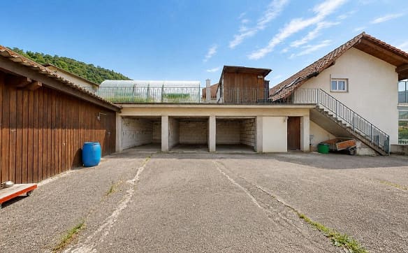 Immobilie in Kleinlützel - 5.5-Zimmer-Einfamilienhaus mit Garagen und Schopf mit viel Potenzial - Bild 1