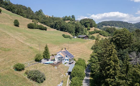Immobilie in Guggisberg - Freistehendes Einfamilienhaus mit Pool und viel Umschwung - Bild 1