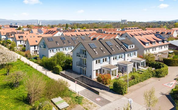 Immobilie in Oberwil Bl - Charmantes Reiheneckhaus mit Garten in ruhiger Lage von Oberwil - Bild 2