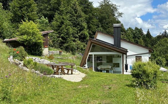 Immobilie in Orvin - Exklusives Ferienhaus mit grossem Umschwung an äusserst ruhiger Lage - Bild 1