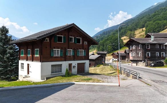 Immobilie in Selkingen - Charmantes Zweifamilienhaus an sonniger Lage im Goms - Bild 1