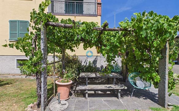 Immobilie in Ponte Capriasca - Casa bifamiliare da ristrutturare con grande giardino, grottino e pote - Bild 1