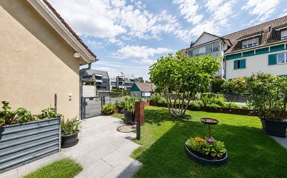 Immobilie in Bottighofen - Traumhafte Doppelhaushälfte mit Garten und Poollandschaft - Bild 2
