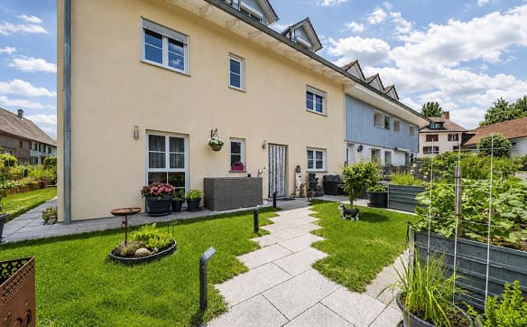 Immobilie in Bottighofen - Traumhafte Doppelhaushälfte mit Garten und Poollandschaft - Bild 3