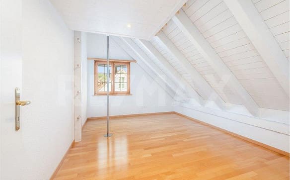 Immobilie in Bachenbülach - Maisonette mit einzigartiger Architektur und vielseitigen Wohnräumen - Bild 7