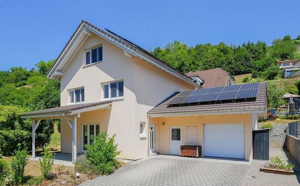 Immobilie in Mettau - Grosszügiges 7.5 Zimmer-Einfamilienhaus am Bauzonenrand - Bild 0