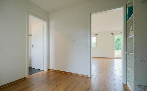 Immobilie in Mettau - Grosszügiges 7.5 Zimmer-Einfamilienhaus am Bauzonenrand - Bild 1