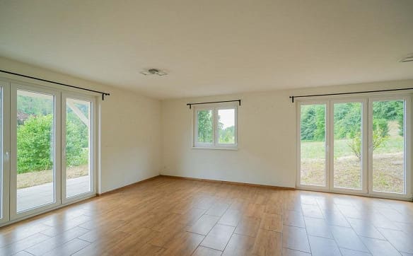 Immobilie in Mettau - Grosszügiges 7.5 Zimmer-Einfamilienhaus am Bauzonenrand - Bild 2