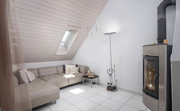 Immobilie in Bonstetten - Charmante 6.5-Zimmer-Dachmaisonette mit Cheminée & Weitsicht! - Bild 5