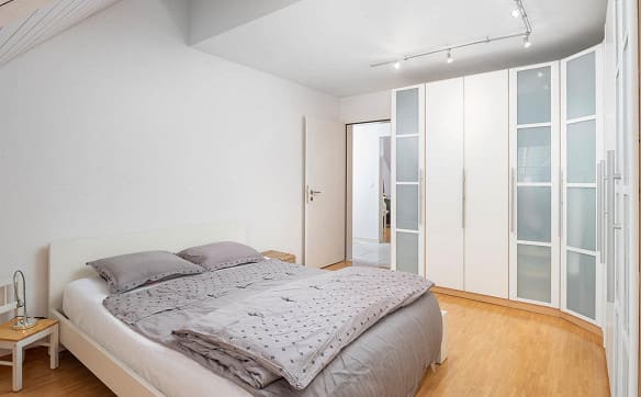 Immobilie in Bonstetten - Charmante 6.5-Zimmer-Dachmaisonette mit Cheminée & Weitsicht! - Bild 8