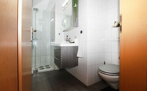 Immobilie in Niederurnen - 4.5-Zimmerwohnung mit Tiefgaragenplatz und Balkon an ruhiger Lage i... - Bild 4