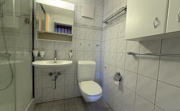 Immobilie in Sutz - Helle 4.5 Zimmer-Galeriewohnung mit Wintergarten und Balkon - Bild 4