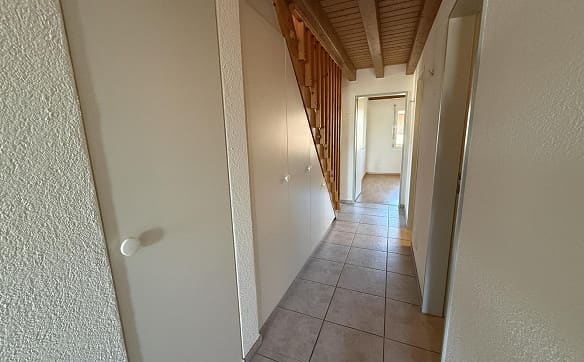 Immobilie in Sutz - Helle 4.5 Zimmer-Galeriewohnung mit Wintergarten und Balkon - Bild 7